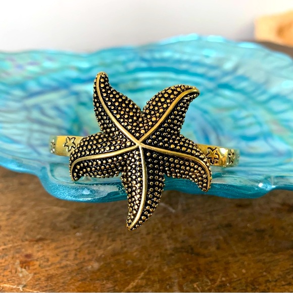 Burnished Gold Stretch Link Starfish Bracelet - Picture 1 of 7